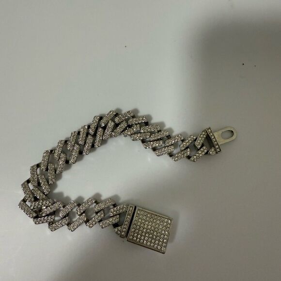 Vintage Rhinestone Cuban Link Silver Tone Bracelet with Push Lock Closure. - Picture 3 of 5